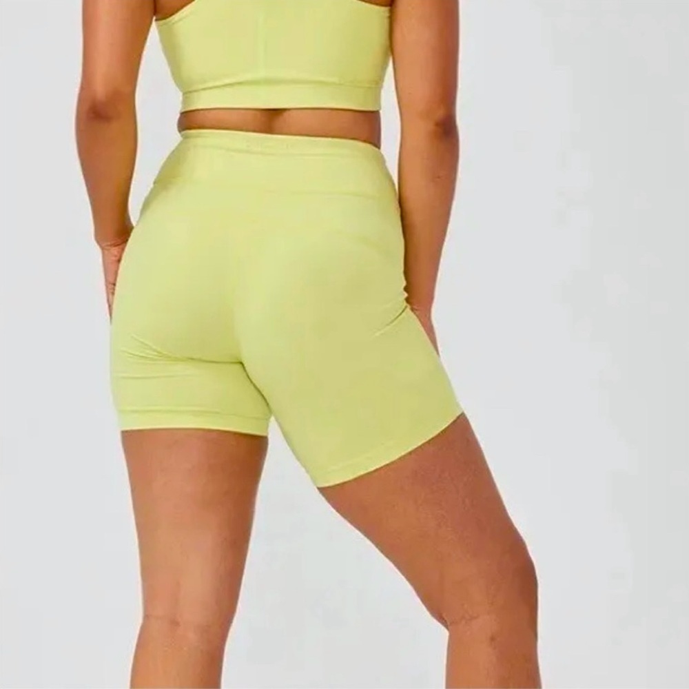 *NWT* Outdoor Voices OV Move Free 6" Shorts Gecko Neon Sizes S and XS